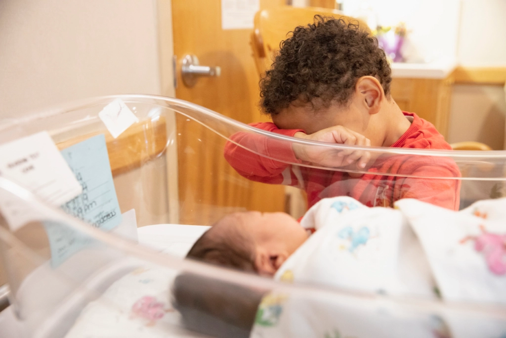 يشعر بالغيرة وأن دوره انتهى.. كيف