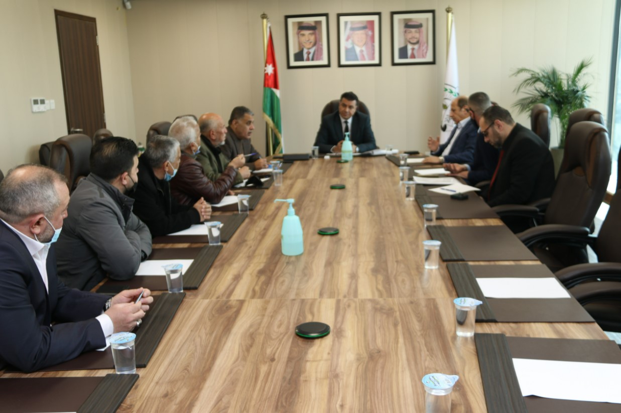 الحنيفات يبحث معوقات الصادرات مع السفير