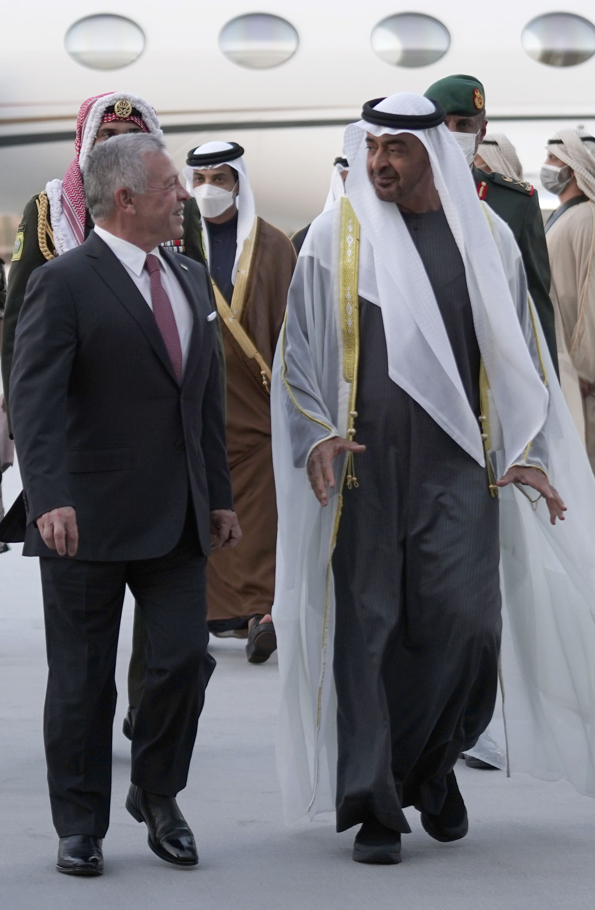 الملك يصل إلى أبوظبي (صور)