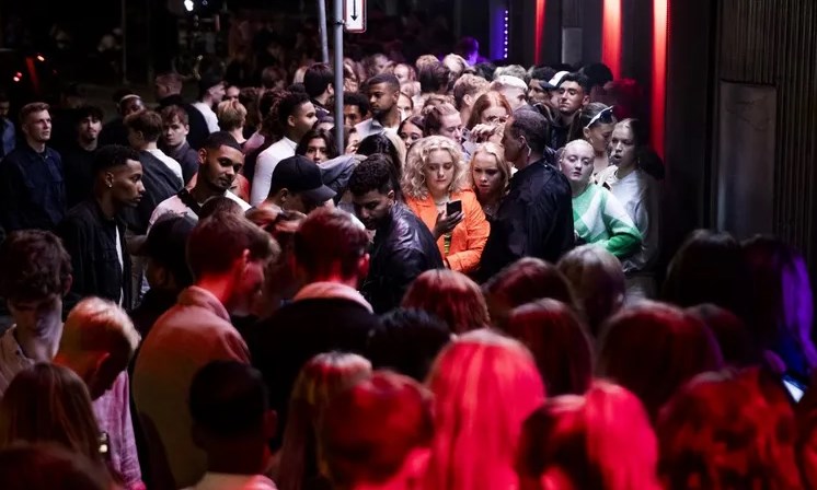 أوميكرون الخفي.. تحذير من اللعنة التي