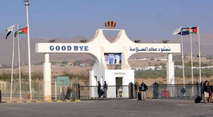 1640 1638 ألف مسافر يعبرون جسر