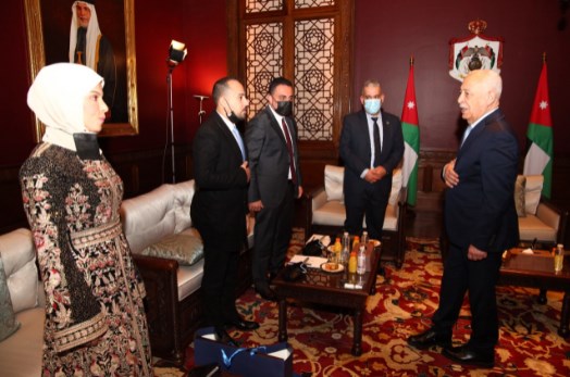 رئيس الديوان الملكي يلتقي وفد جامعة