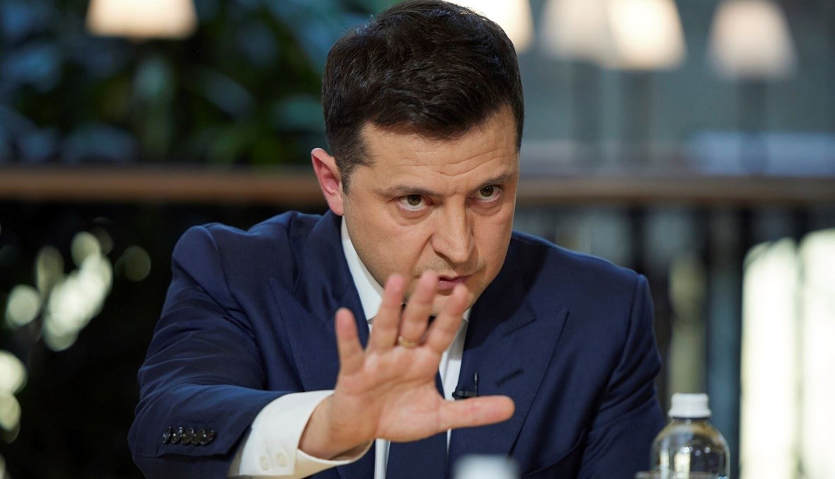 الرئيس الأوكراني يوقّع طلب الانضمام إلى