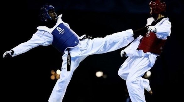 دولي التايكواندو يسحب الحزام الأسود الفخري