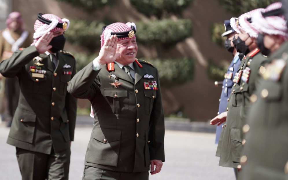 الملك وولي العهد يزوران القيادة العامة