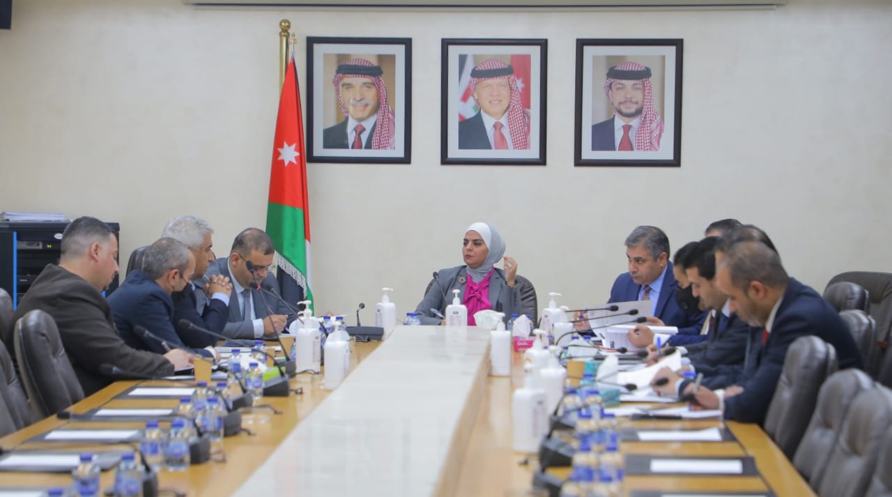 العمل النيابية تطالب بدليل إجرائي حول