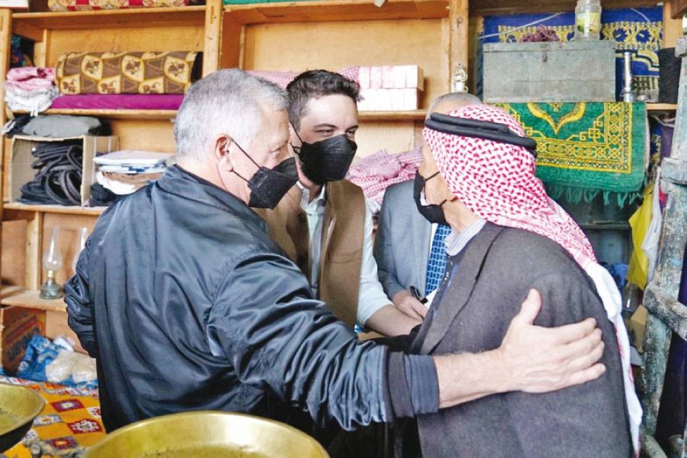 ماذا سأل الملك صاحب محل العطارة