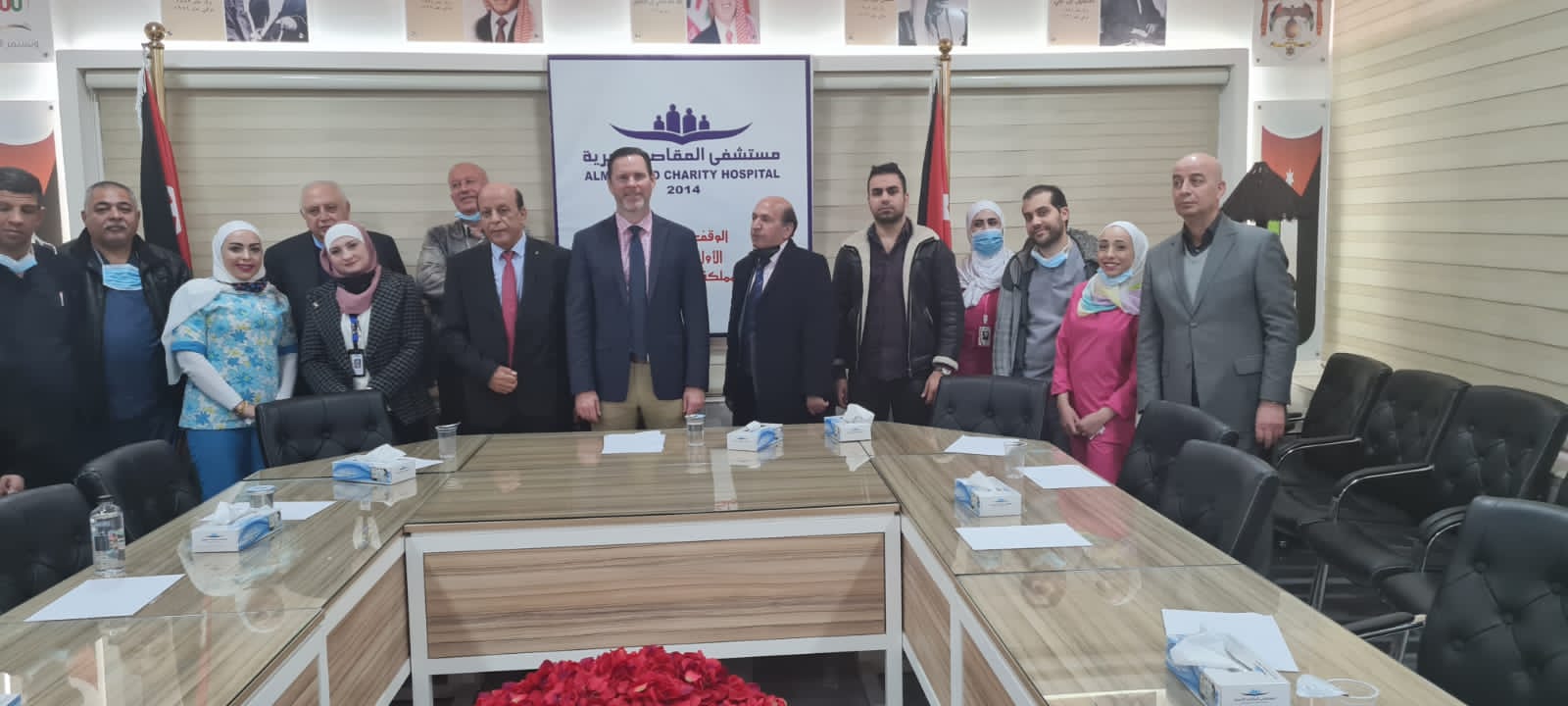 بروفيسور أميركي يحاضر في مستشفى المقاصد