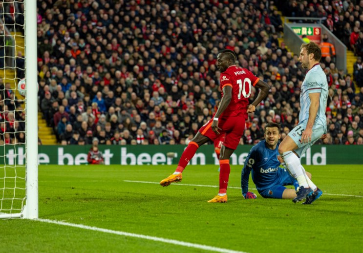 ليفربول يواصل مطاردة مانشستر سيتي بإسقاط