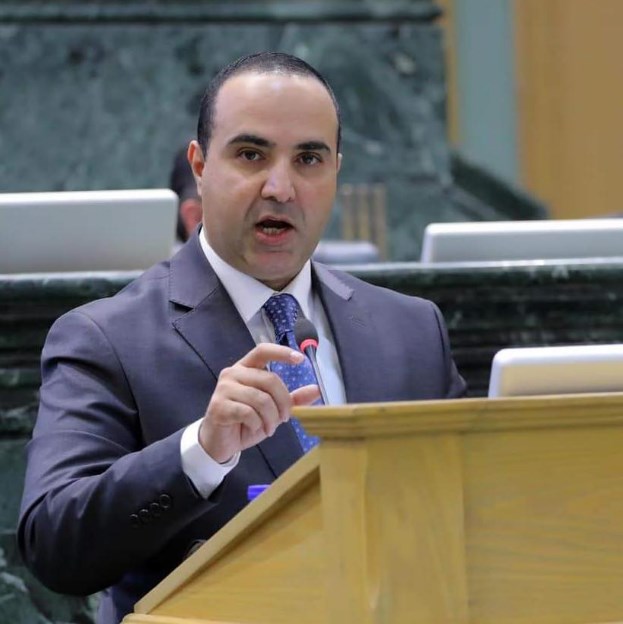 النائب فريج يسجل دعوى قضائية بحق