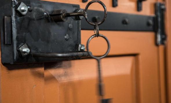 تأجلت المباراة لفقدان مفاتيح الاستاد