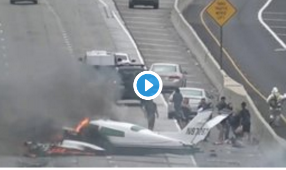 فيديو مروع لتحطم طائرة على طريق