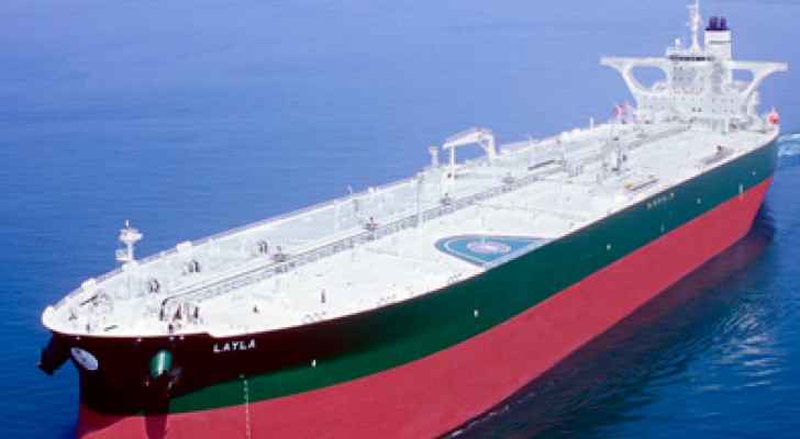 اصطدام ناقلة نفط وسفينة شحن بين