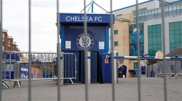 بيريز يكرم بنزيما بعد تجاوزه دي