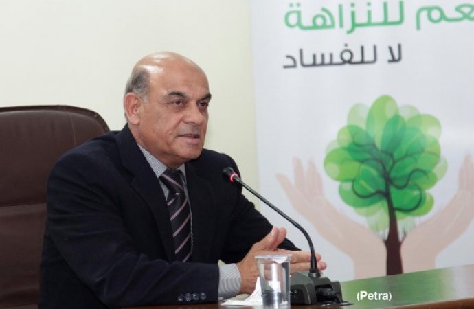 رئيس هيئة النزاهة ومكافحة الفساد ينفي