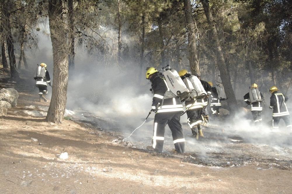 الدفاع المدني يخمد حريقا في دوار