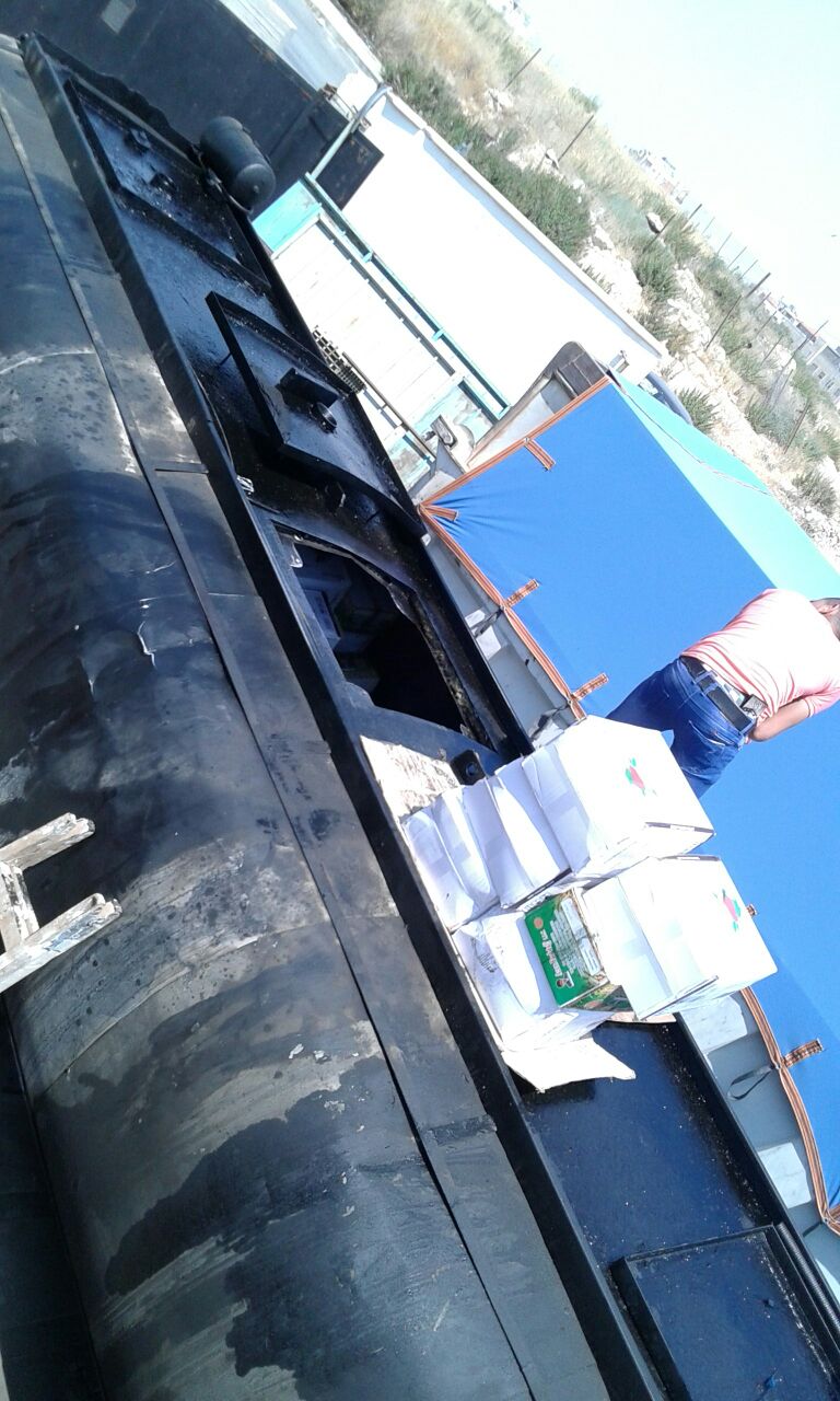 إحباط تهريب 1636 أطنان مكسرات بصهريج