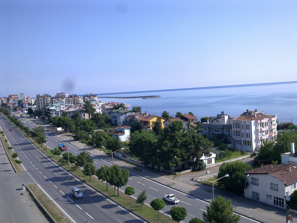 ’أنامل ناعمة‘ تحفظ فن الخزف التركي