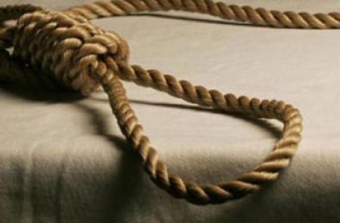 طالب توجيهي يحاول الانتحار ’شنقا‘ أمام