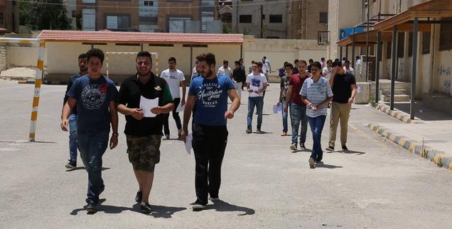 طلبة توجيهي: اسئلة الرياضيات صعبة.. ومكيفات