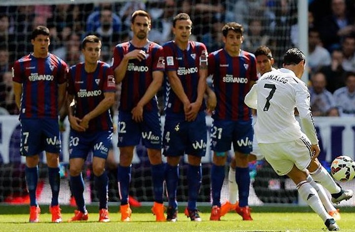 أفضل 20 ركلة حرة لا يمكن