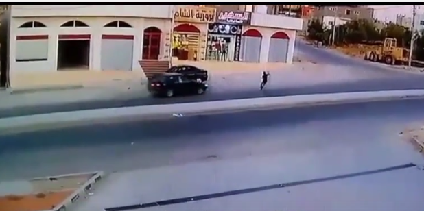 شاهد.. حادث دهس على الطريق الملوكي
