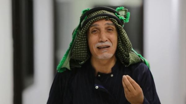 (العم غافل) يجري عملية جراحية