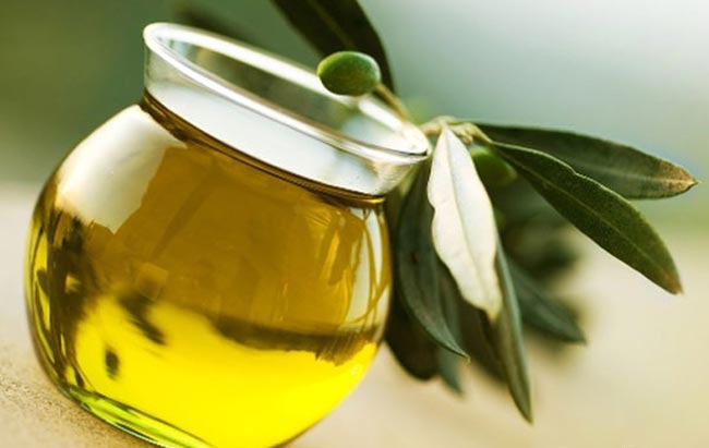 السلطة تطالب المسافرين بعدم نقل زيت