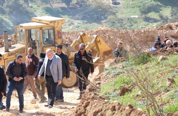 هلسه: انجاز انهيارات شارع سيل جرش