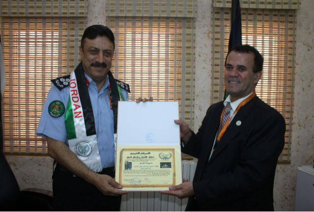 المركز العربي لحقوق الانسان يكرم العميد