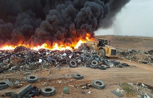 الدفاع المدني يخمد حريق مكب النفايات