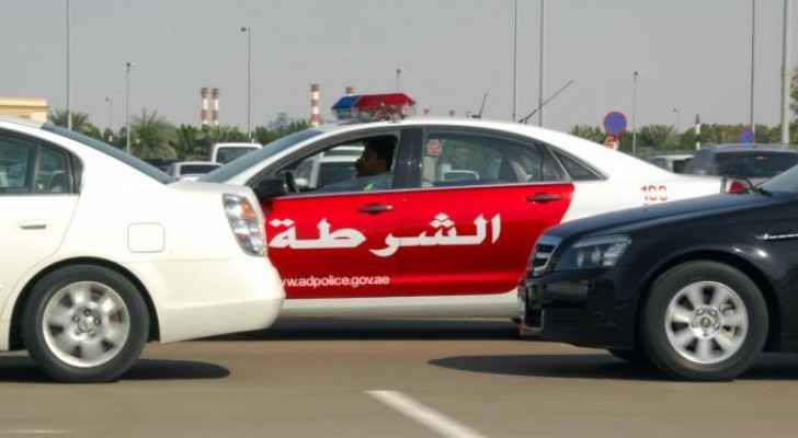 الإمارات تفرض غرامات على الفضوليين والمصورين