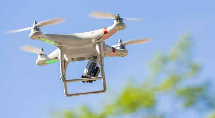 طائرة من دون طيار تساعد سجينا