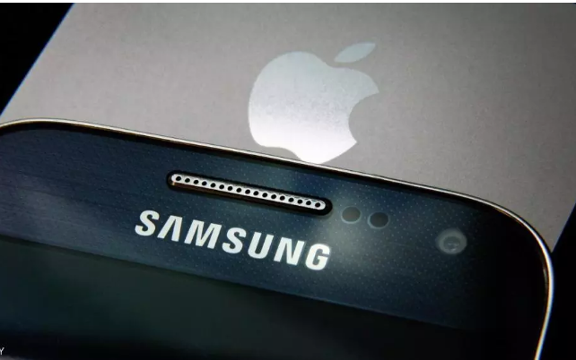 كيف تمول أبل خزائن سامسونغ؟