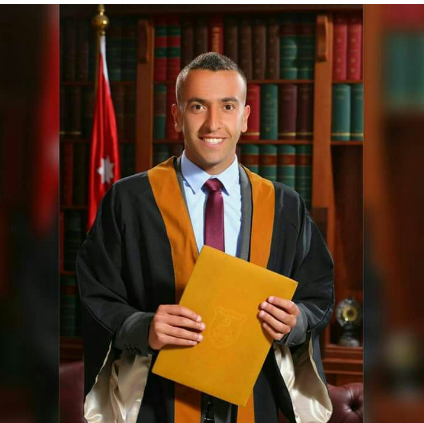 الخلايلة يهنئون أحمد بتخرجه