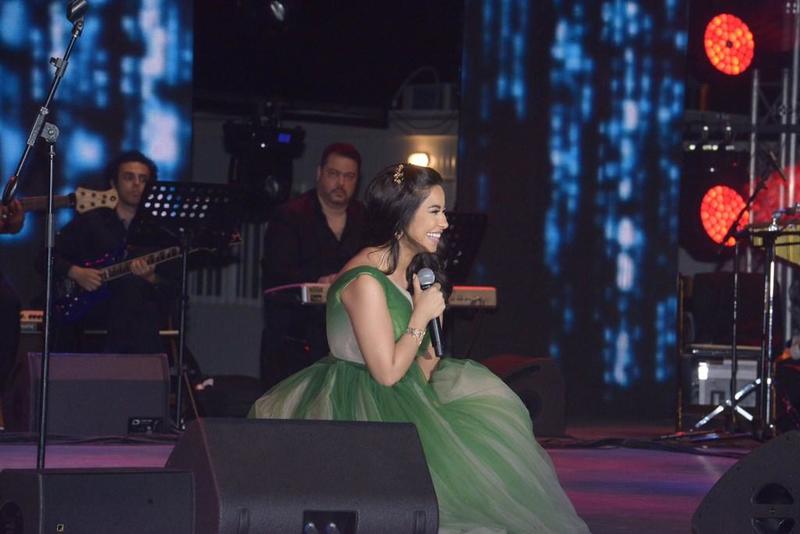 بالصور: من فاجأ شيرين عبد الوهاب