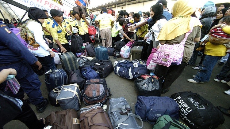 بعد فرضها ضريبة .. الوافدون يغادرون