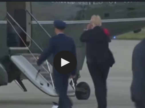 بالفيديو.. الهواء يعاكس ترامب و’قبعة الجندي‘..