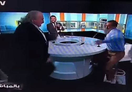اشتباك بالأيدي في برنامج حواري ..