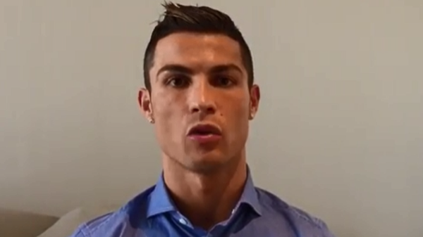 بالفيديو.. . كريستيانو رونالدو يتبرع لأطفال