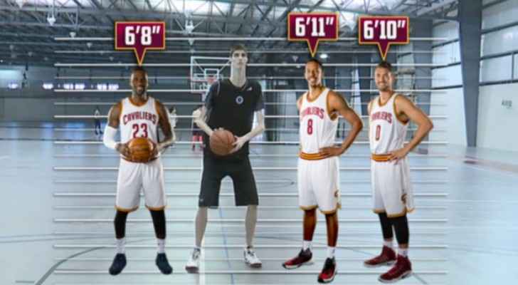 بالفيديو.. تعرف على أطول لاعب سلة