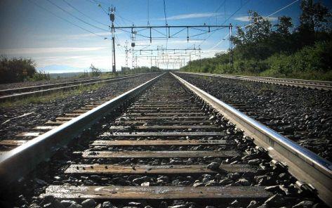 وزير إسرائيلي يعيد اقتراح ربط سككي