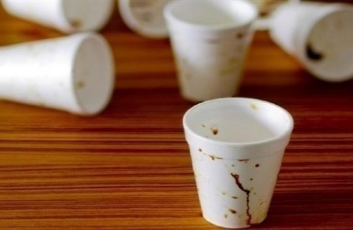 لا تشرب القهوة في أكواب الفلين