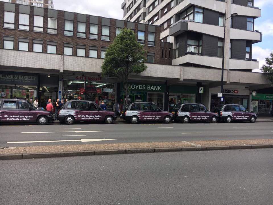 سيارات أجرة بريطانية تطوف شوارع لندن