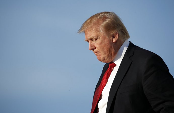 نائب ديموقراطي يتقدم بأول طلب لعزل