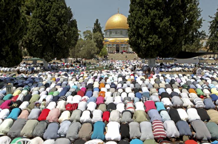 صبري: أول مرة تمنع الصلاة في