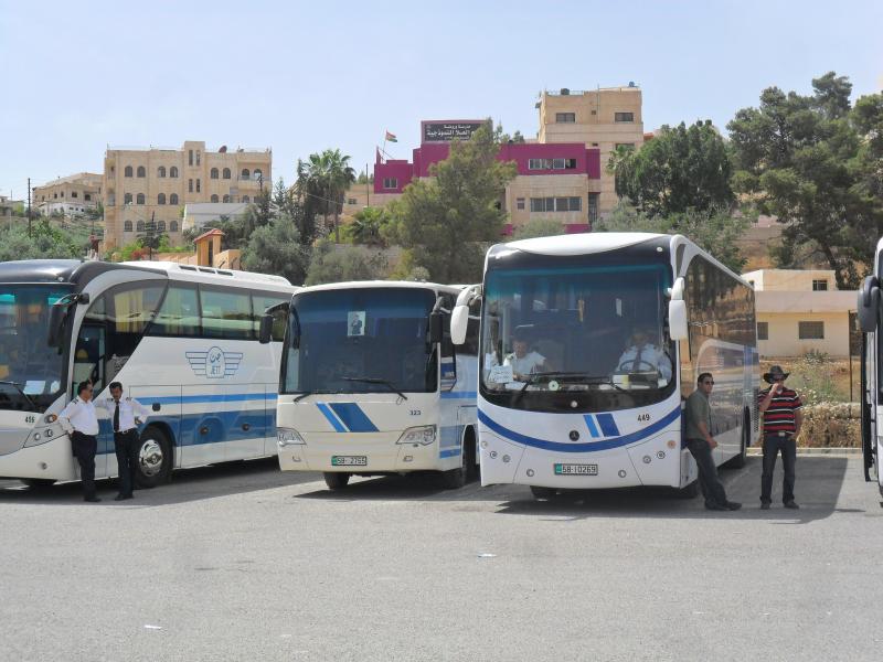 لماذا يضايق أفراد الدوريات الخارجية ركاب