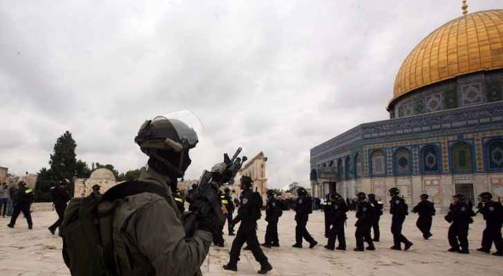 الاحتلال: المسجد الاقصى سيفتح غدا امام
