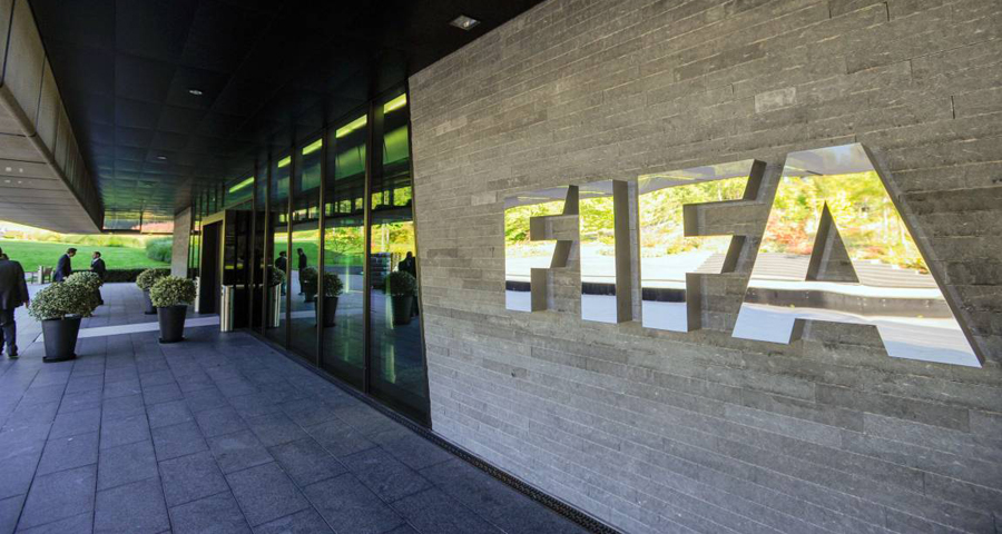 الفيفا ينفي تسلم طلب بسحب تنظيم