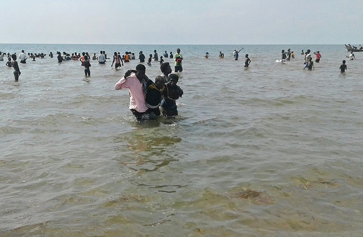 بعد حادث الطائرة.. غرق سفينة تقل